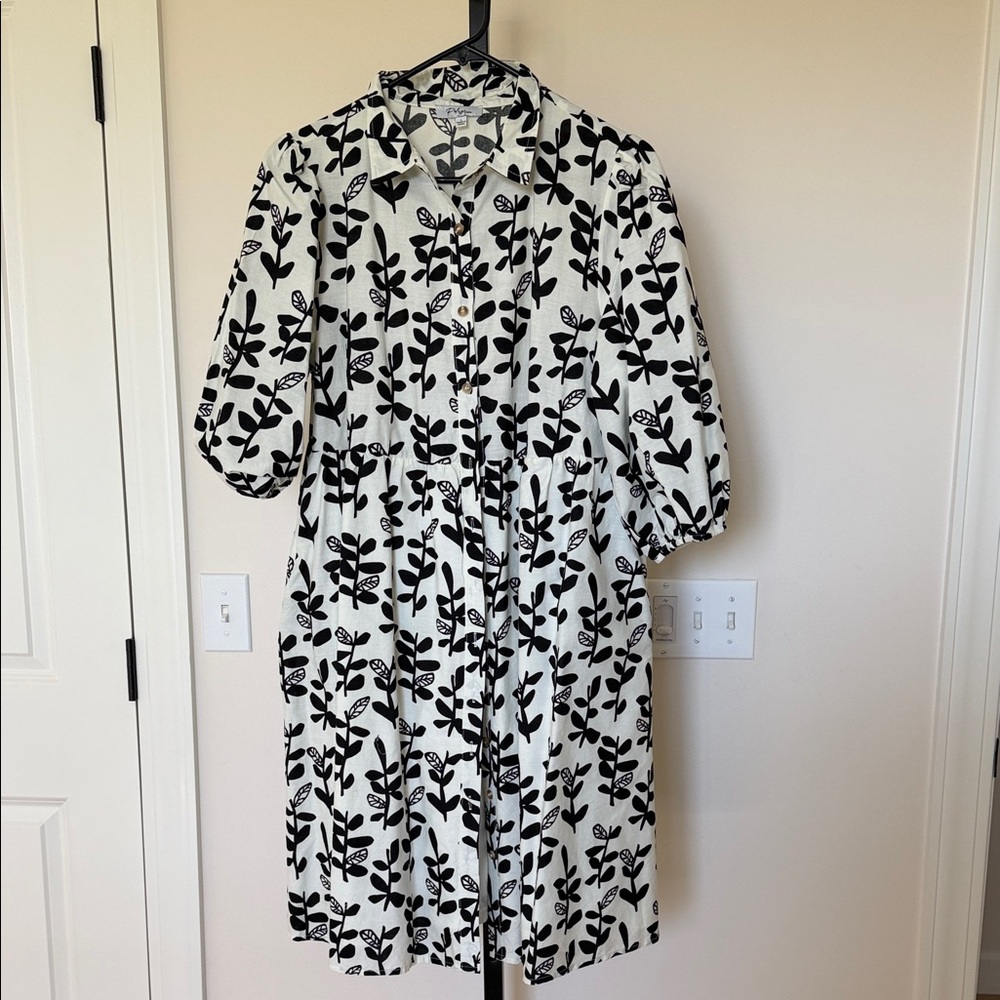 Polagram Black and White Leaf-Print Shirt Dress